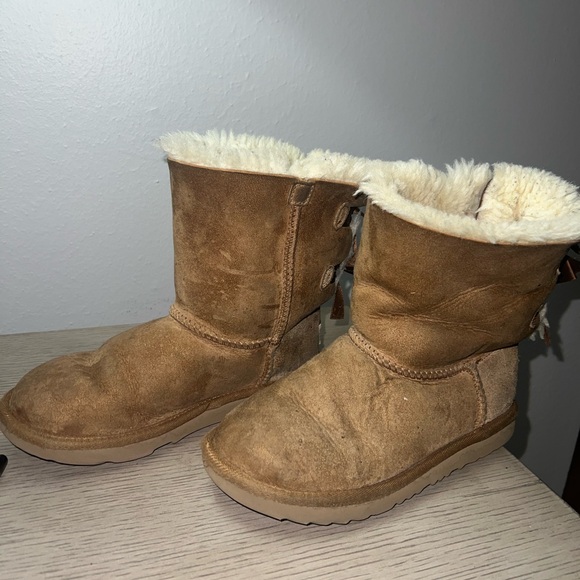 Girls Ugg Boots - Picture 3 of 4